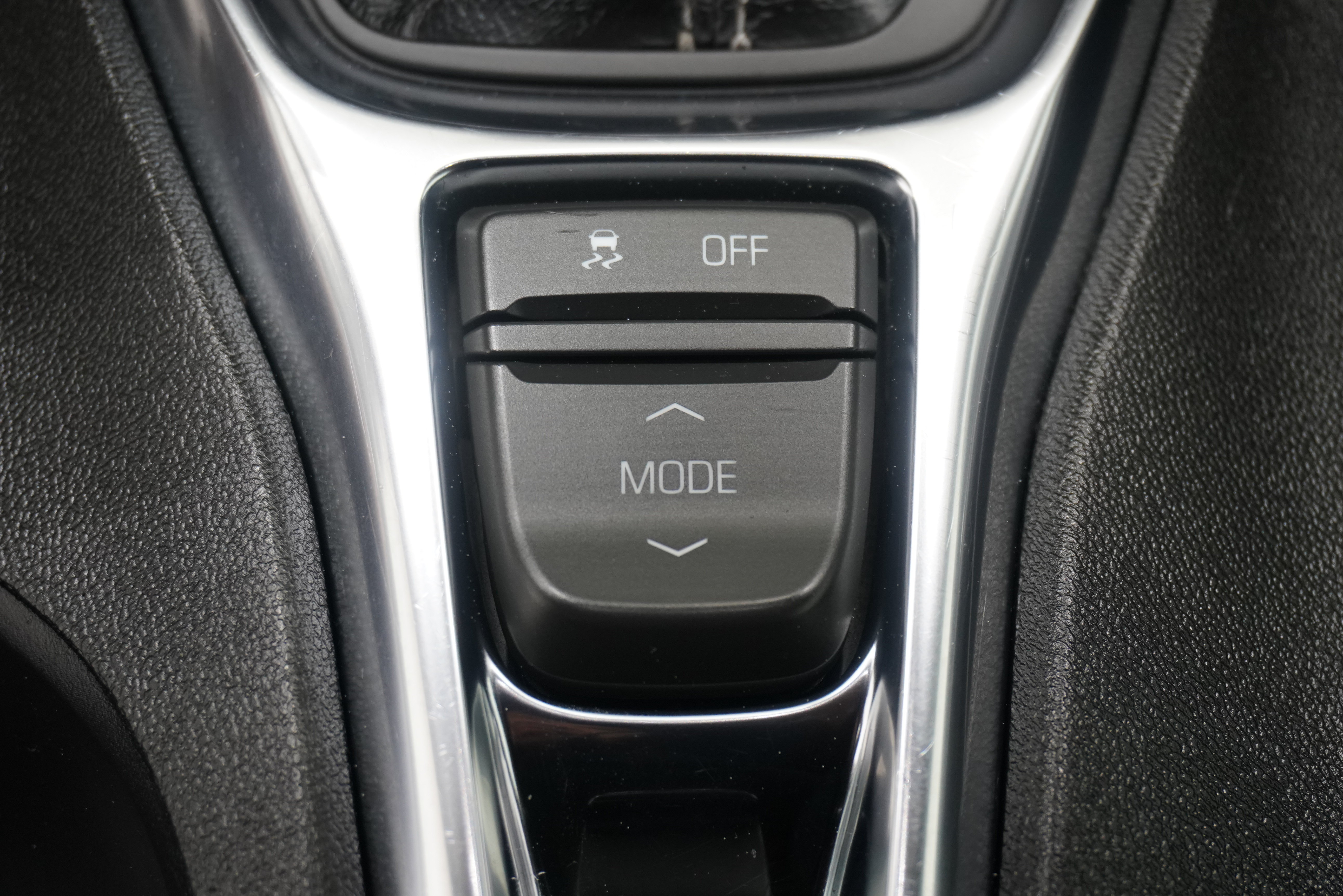 Used 2023 Chevrolet Camaro LT RWD image 21