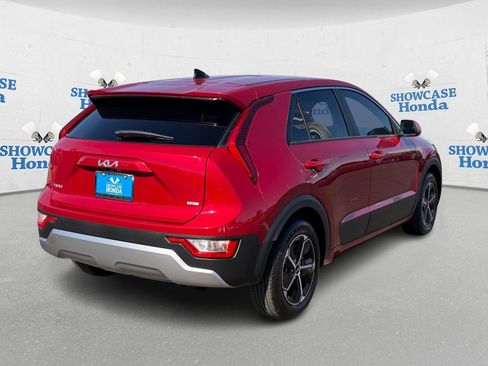 Used 2024 Kia Niro LX image 8