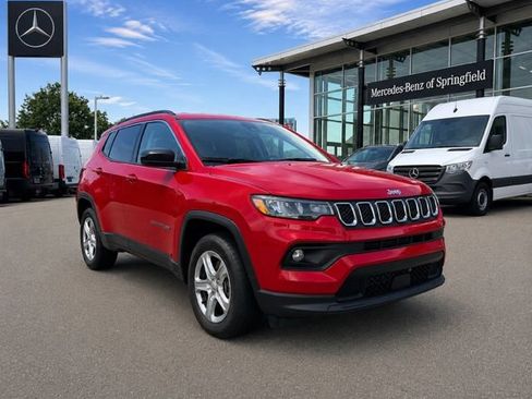 Used 2024 Jeep Compass Latitude AWD/4WD image 1