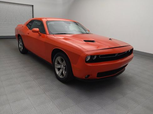 Used 2021 Dodge Challenger SXT w/ Driver Convenience Group RWD image 13