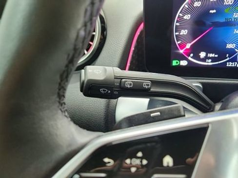Used 2025 Mercedes-Benz GLB 250 4MATIC w/ Exclusive Package image 60