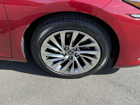 Used 2019 Lexus ES 300h w/ Accessory Package FWD image 7