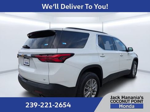 Used 2023 Chevrolet Traverse LT FWD image 3