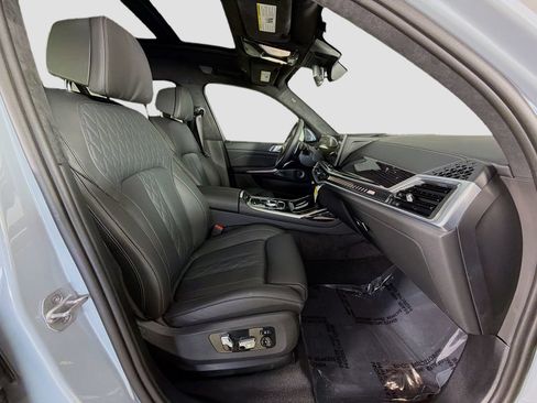 Certified 2025 BMW X7 M60i AWD/4WD image 31