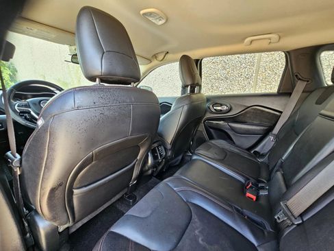 Used 2015 Jeep Cherokee Trailhawk image 9