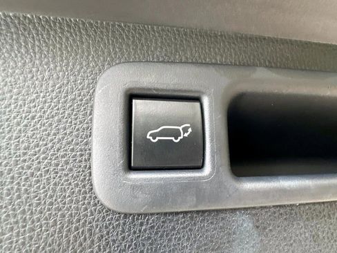 Used 2022 Toyota Highlander XLE image 26