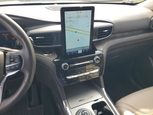 Certified 2022 Ford Explorer Platinum w/ Equipment Group 601A image 25