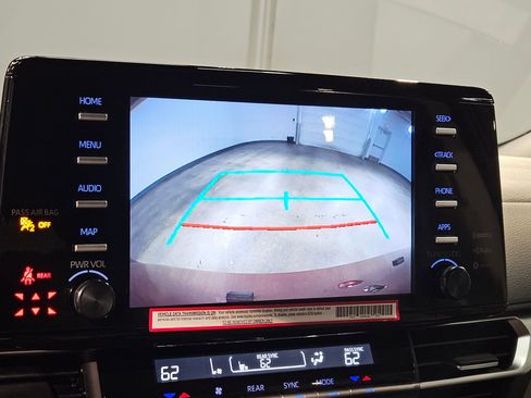 Used 2024 Toyota Sienna LE image 30