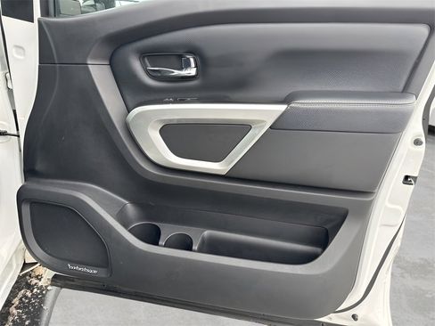 Used 2018 Nissan Titan PRO-4X image 9