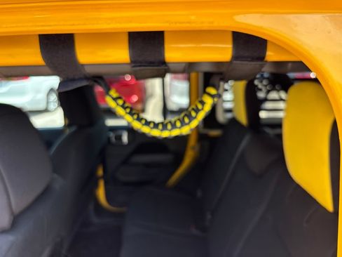 Used 2019 Jeep Wrangler Unlimited Sahara w/ Uconnect 4C Nav & Sound Group AWD/4WD image 33