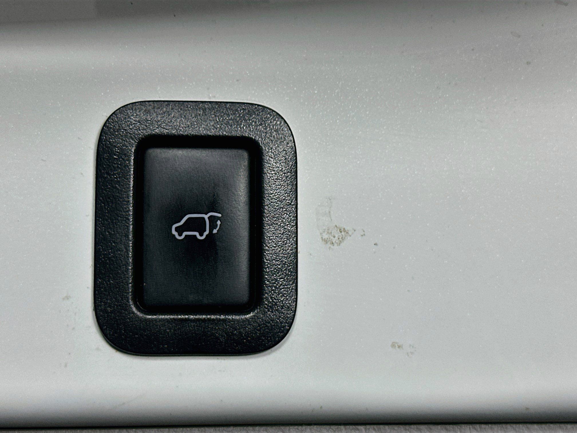 Used 2018 Toyota Highlander XLE AWD/4WD image 32