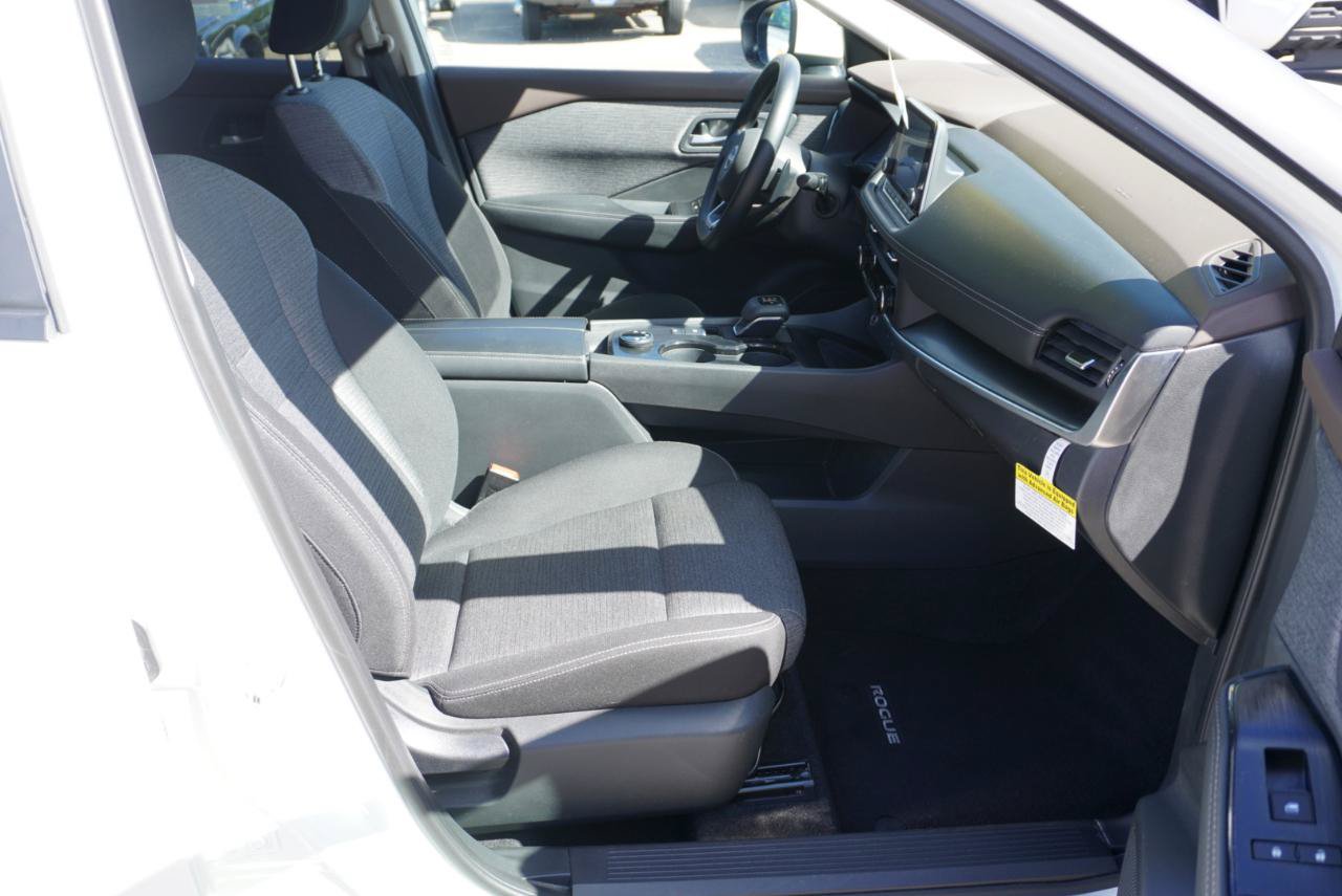 Used 2023 Nissan Rogue SV AWD/4WD image 18