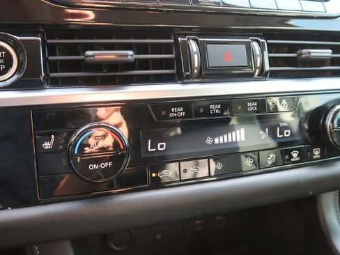 Used 2022 Nissan Pathfinder SL w/ SL Premium Package FWD image 33