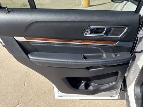 Used 2018 Ford Explorer Limited image 28