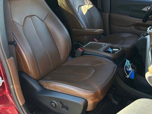 Used 2019 Chrysler Pacifica Limited w/ Tire & Wheel Group image 22