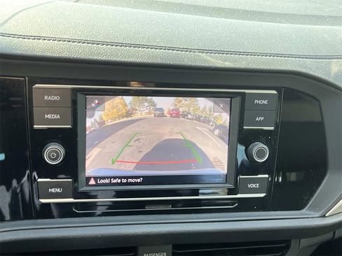 Used 2020 Volkswagen Jetta SE image 18