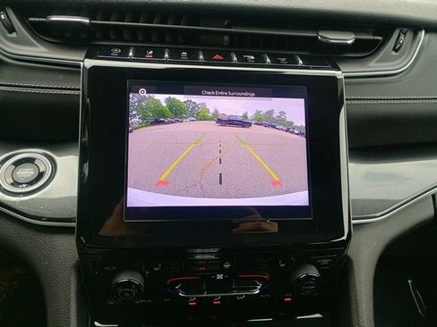Used 2023 Jeep Grand Cherokee Laredo w/ Luxury Tech Group I AWD/4WD image 32