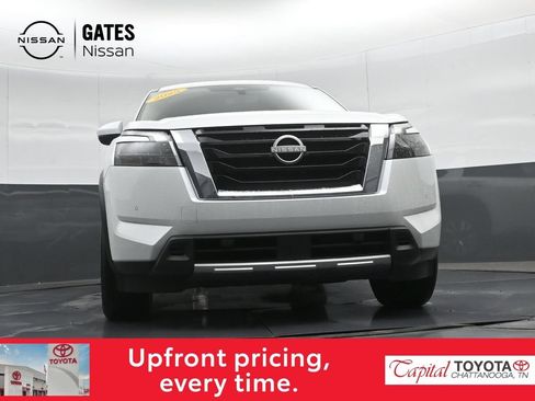 Used 2025 Nissan Pathfinder SL AWD/4WD image 41