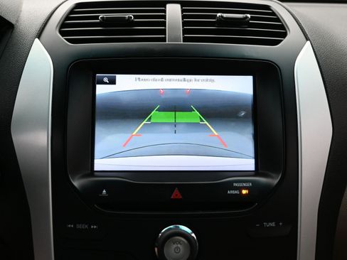 Used 2015 Ford Explorer XLT w/ Equipment Group 202A image 30