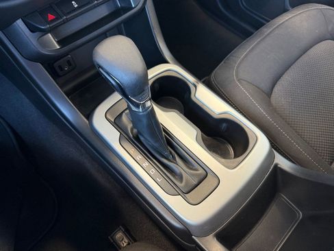 Used 2022 Chevrolet Colorado LT w/ LT Convenience Package image 19