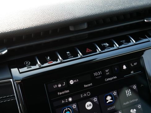 Used 2023 Jeep Grand Cherokee Laredo w/ Luxury Tech Group I image 31