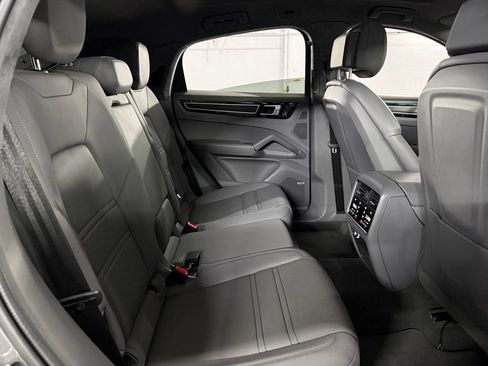 Used 2022 Porsche Cayenne GTS AWD/4WD image 31