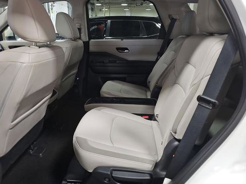 Used 2024 Nissan Pathfinder SL w/ SL Premium Package image 9