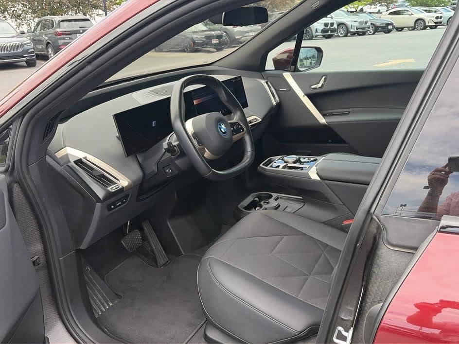 Used 2024 BMW iX xDrive50 w/ Sport Package AWD/4WD image 12