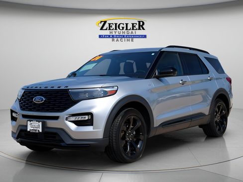 Used 2024 Ford Explorer ST-Line w/ Class IV Trailer Tow Package AWD/4WD image 3