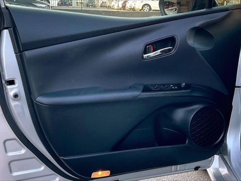 Used 2021 Toyota Prius LE image 19