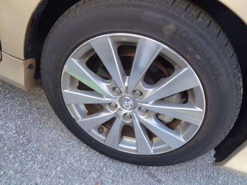 Used 2011 Toyota Avalon Limited image 14