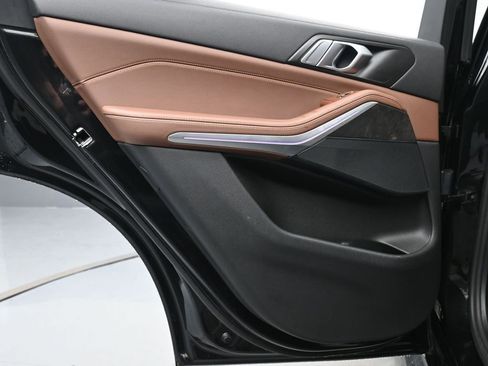 Used 2022 BMW X5 xDrive40i w/ M Sport Package image 17