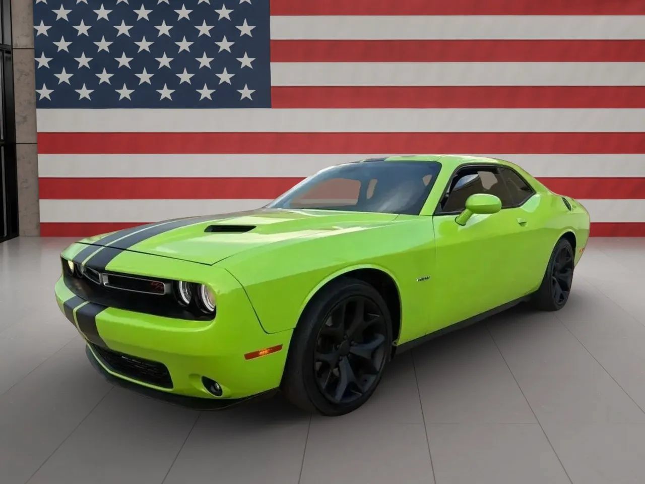 Used 2015 Dodge Challenger R/T Plus RWD image 2