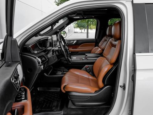 Used 2021 Lincoln Navigator Reserve AWD/4WD image 4