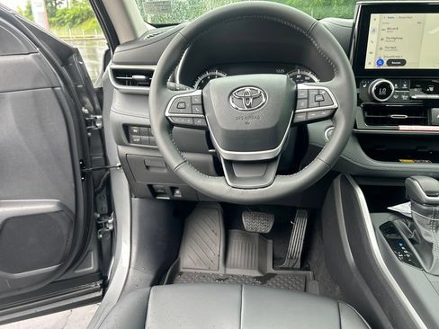 New 2026 Toyota Highlander XLE AWD/4WD image 13