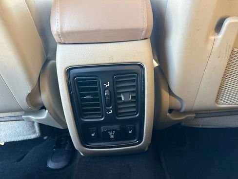 Used 2013 Jeep Grand Cherokee Limited image 16