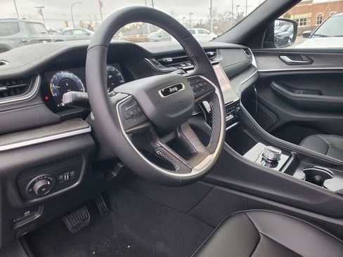 New 2025 Jeep Grand Cherokee Limited image 11