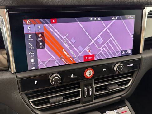 Certified 2026 Porsche Macan AWD/4WD image 23