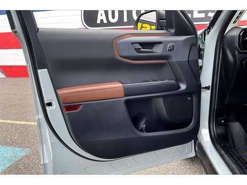 Used 2024 Ford Bronco Sport Outer Banks w/ Tech Package AWD/4WD image 19