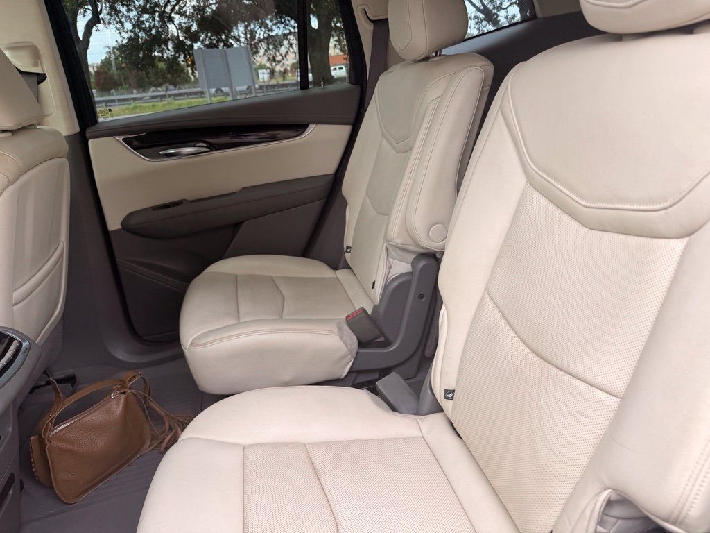 Used 2020 Cadillac XT6 Premium Luxury FWD image 6