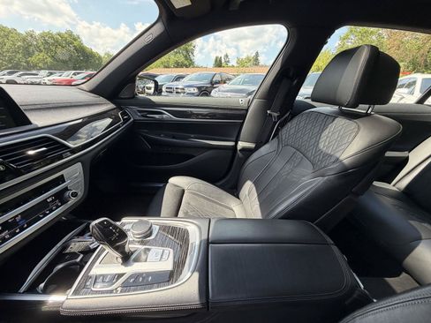 Used 2022 BMW 750i xDrive w/ M Sport Package AWD/4WD image 22