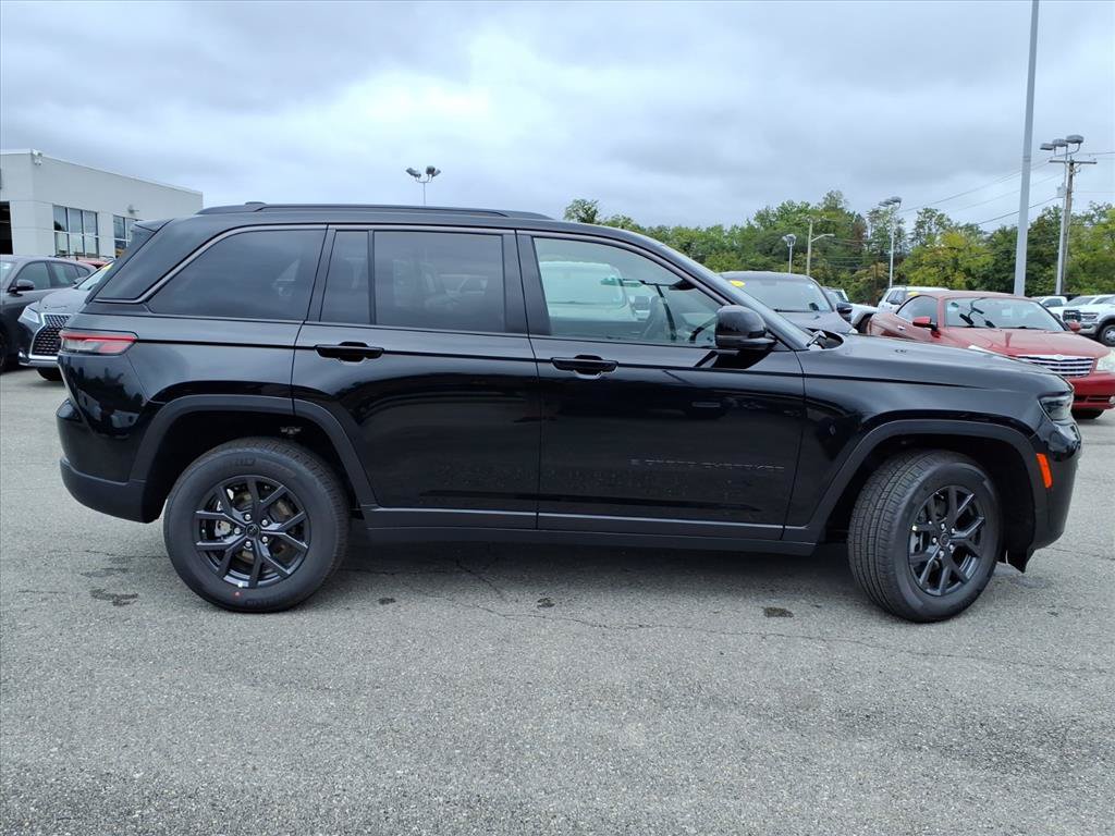 New 2027 Jeep Grand Cherokee Altitude AWD/4WD image 3