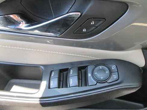 Used 2023 Chevrolet Traverse LS FWD image 13