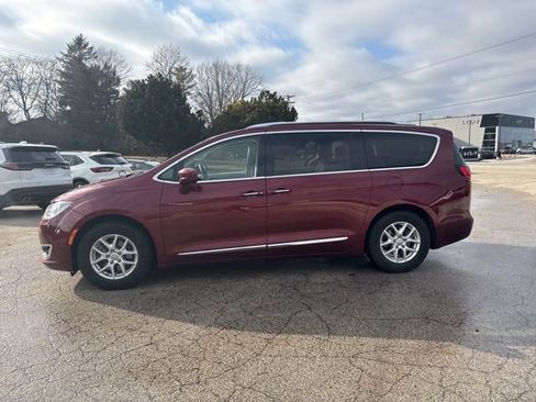 Used 2020 Chrysler Pacifica Touring-L image 11