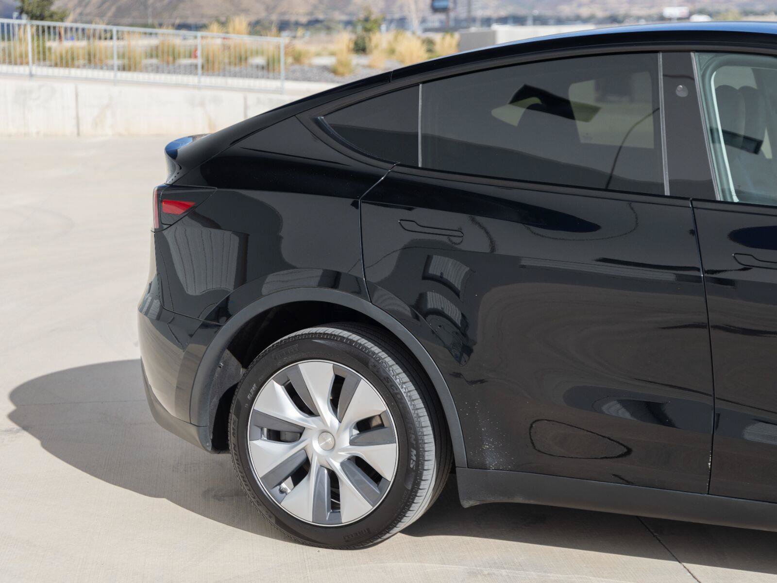 Used 2023 Tesla Model Y Long Range AWD/4WD image 10