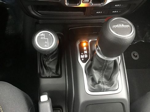 New 2025 Jeep Gladiator Sport image 15