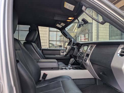 Used 2017 Ford Expedition Limited image 26