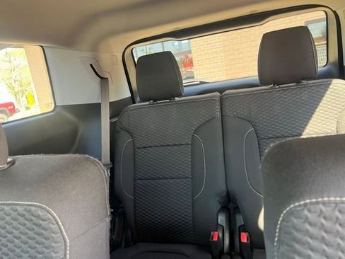 Used 2017 GMC Acadia SLE image 8