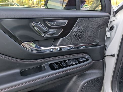 Used 2024 Lincoln Corsair Grand Touring image 11