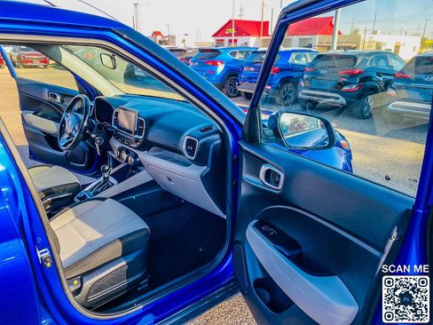 Used 2022 Hyundai Venue SEL FWD image 15